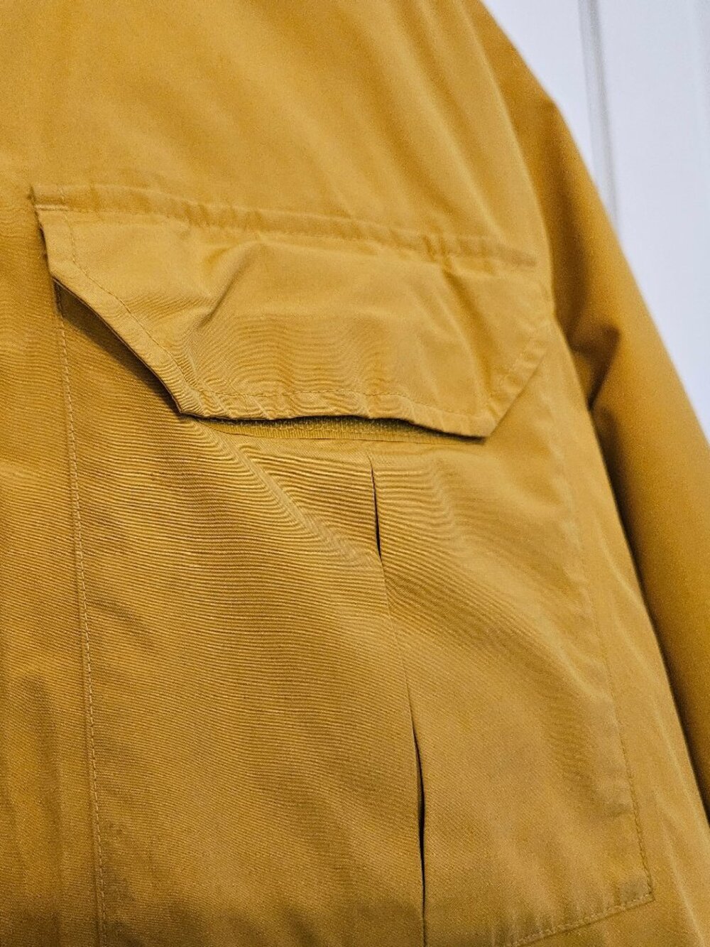 The North Face Winter Men's Jacket and Coat with hood. - Picture 5 of 8